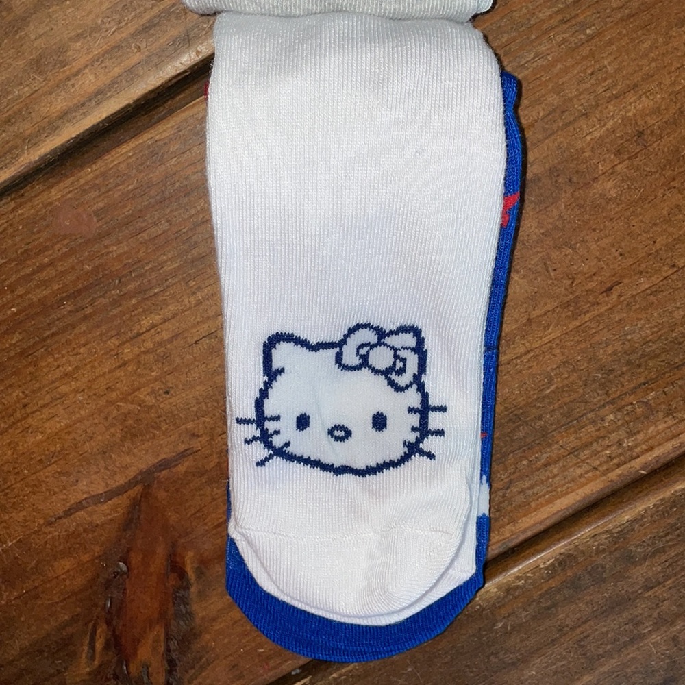Hello Kitty Socks - Picture 8 of 16